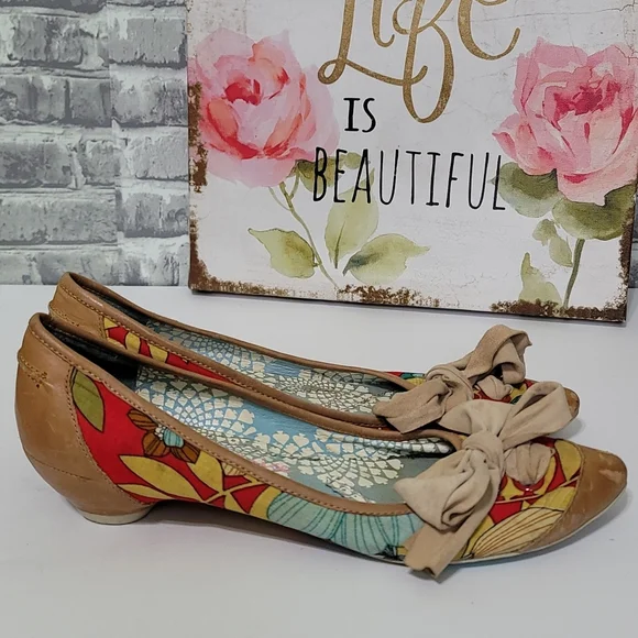 Irregular Choice Vintage Floral Low Heel Pumps Top Bow - Picture 6 of 11